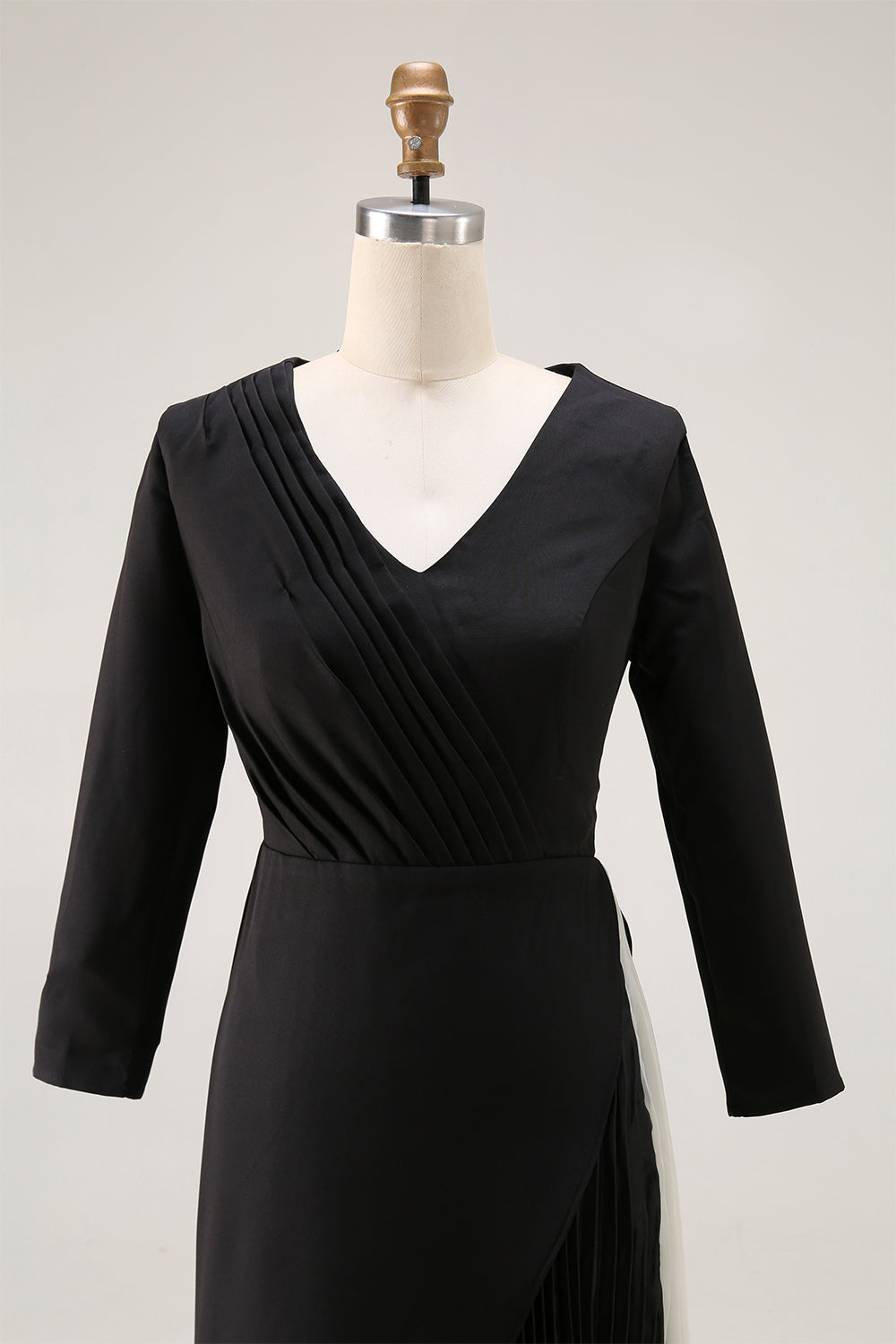 Formal Evening Dress Black White Pleated V-Neck Long Sleeve Maxi Dress